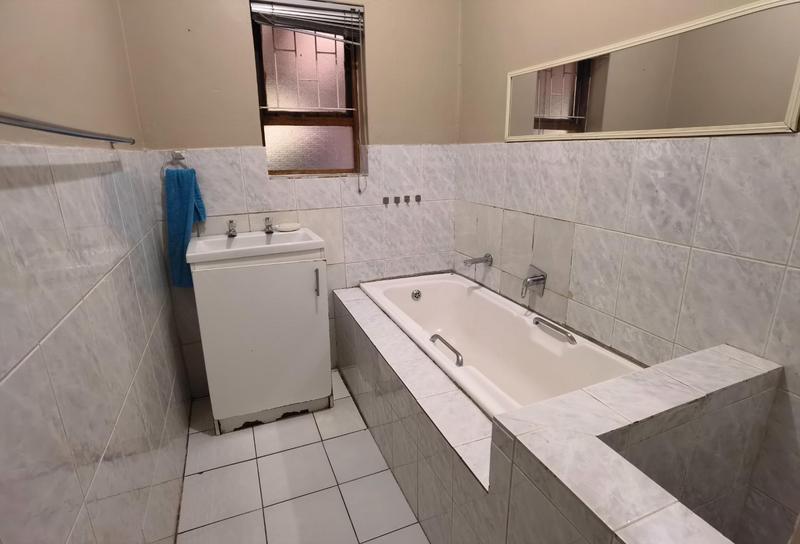 5 Bedroom Property for Sale in Thornton Western Cape